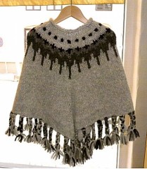 Barneponcho med m�nster - strikkeopskrift