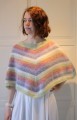 Kort poncho med striber - strikkeopskrift
