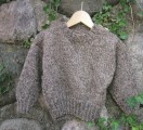 Sweater med knapper p&aring; skulderen - strikkeopskrift
