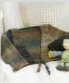 Babycardigan med bindeb&aring;nd - i Noro Miniknits II